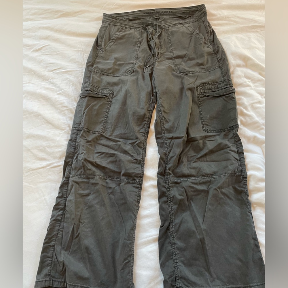 American Eagle Cargo Pants in sz. 14